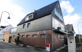 Hauptbild K�ln: Erste Rheinlage! Teilsaniertes EFH mit spektakul�rem Rheinblick und Mehrgenerationenpotenzial