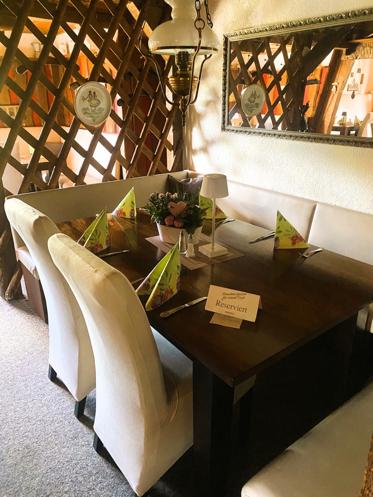 EG Restaurant mit Deko Mehrfamilienhaus Bergisch Gladbach