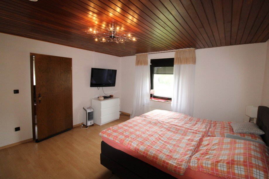 OG Schlafzimmer Mehrfamilienhaus Bergisch Gladbach