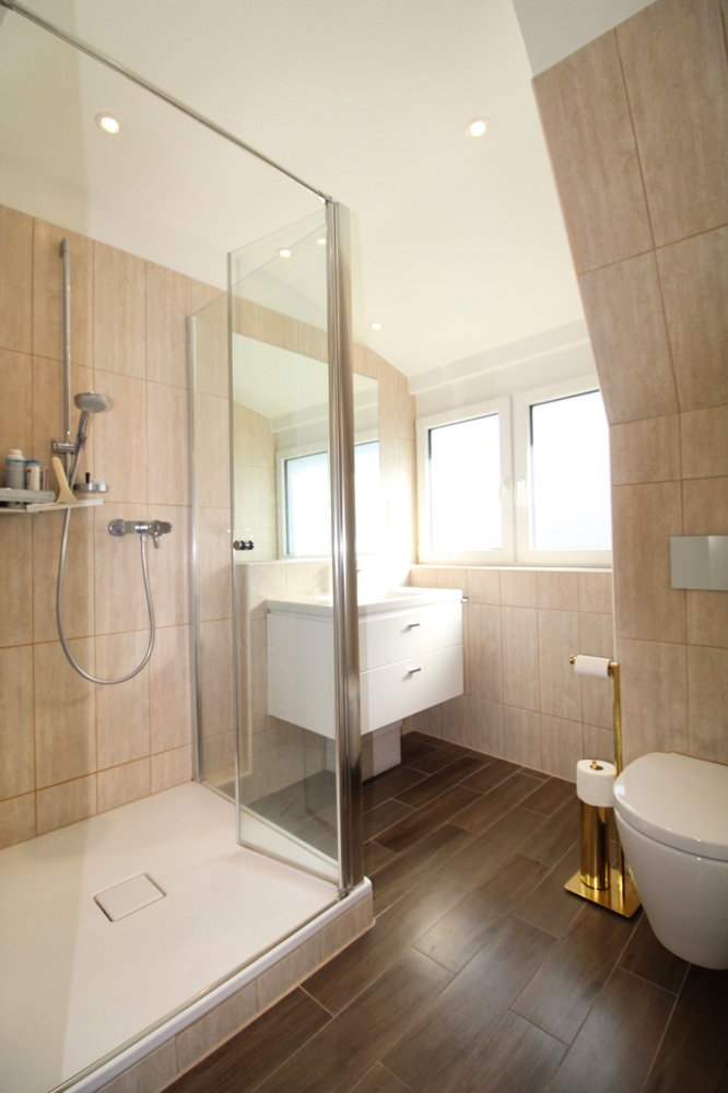 DG Duschbad Einfamilienhaus K�ln